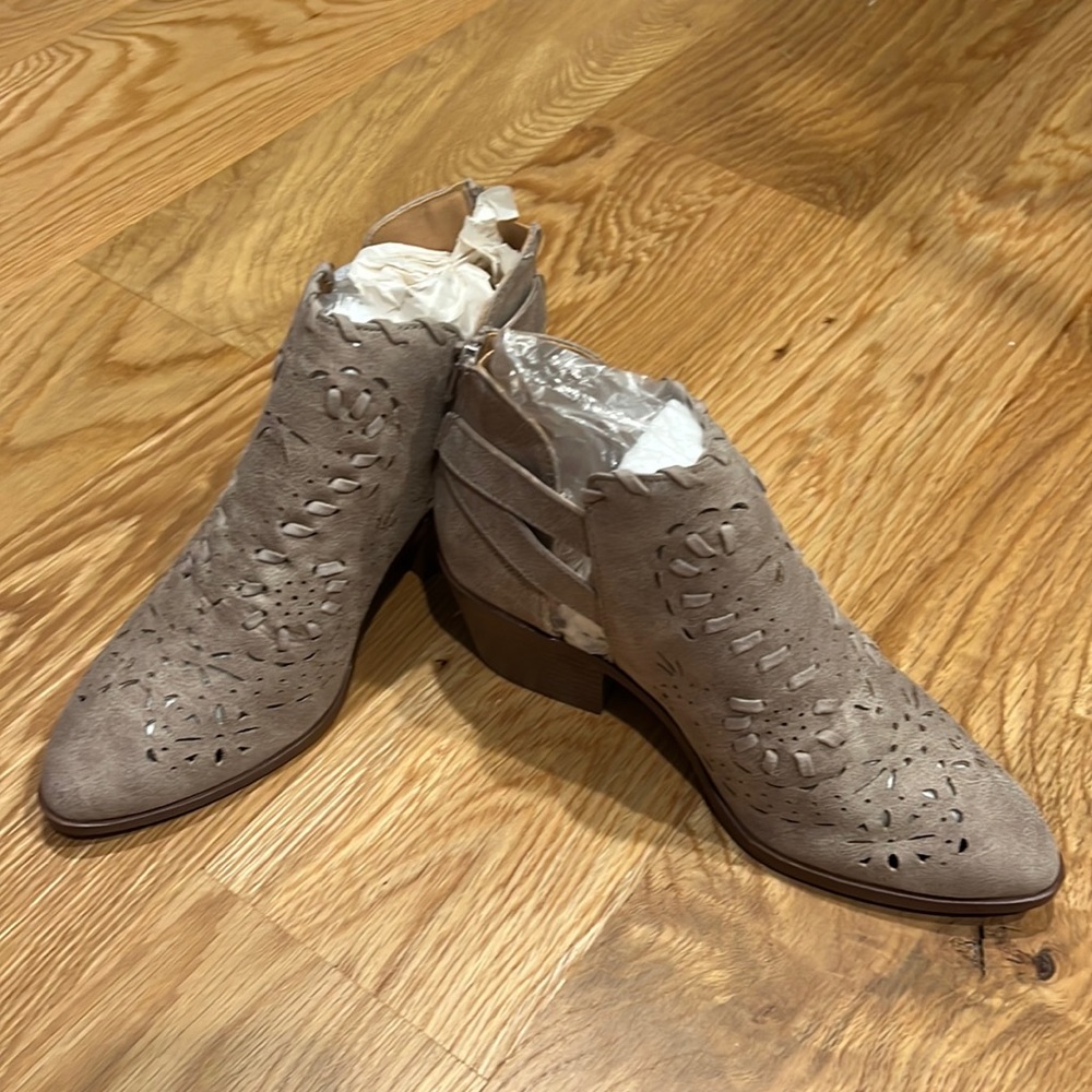 Qupid Booties